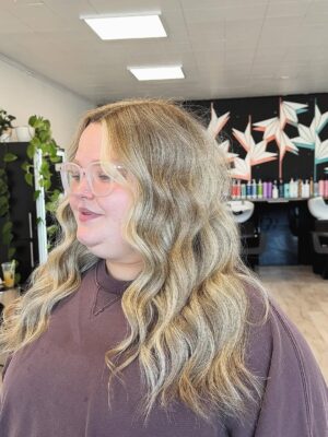 Alana Thompson Instagram - If you’re in Denver and looking for someone who truly gets hair, look no further than @thefunkyladyy she is hands down the BEST. This was my second time in her chair, and just like the first, I walked away feeling not only beautiful but genuinely cared for. From the moment you walk into @studiorae.salon you feel welcomed and at ease. The salon is absolutely stunning clean, cozy, and full of good energy.
What really sets her apart is how much pride and intention she pours into her work. You can tell she’s passionate about what she does, and it shows in every single detail from the way she consults with you, to how she styles and treats your hair with so much love. I’ve never once felt uncomfortable or out of place, and that says so much.
There’s something so special about being in a space where you can relax, be yourself, and leave feeling like your best self and that’s exactly what she gives every time. Can’t wait for my next appointment already. Thank you, @thefunkyladyy for sharing your gift with us. 💕✨ #DenverHairStylist #StudioRaeSalon #GratefulClient #HairMagic
