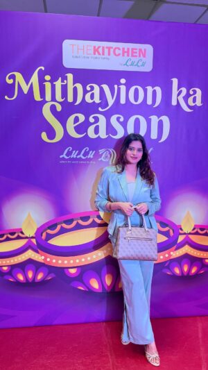 Aleenajijin Instagram - 🎄✨ A delightful celebration at @luluhypermarkets ! Honored to be part of their festive Fruit Mixing Ceremony for the iconic Rich Plum Cake. 🍰
The event also marked the launch of exciting new chocolate selections and a vibrant range of sugar-free Diwali sweets — perfect for the season! 🪔🍫
Mr. Salim, Director of Lulu Hypermarket, unveiled the new plum cake flavors, available in stores from November 30th onwards. Can’t wait for everyone to try them!
#LuluHypermarket #FestiveSeason #PlumCakeMixing #DiwaliSweets #ChristmasVibes #seasonalflavors