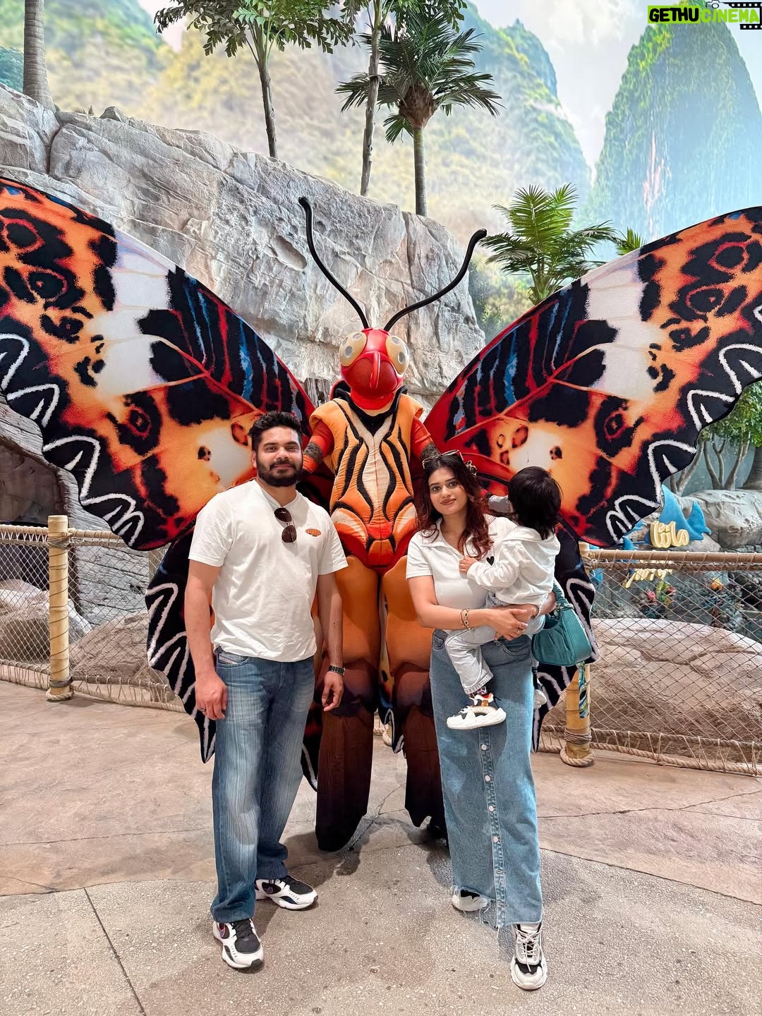 Aleenajijin - 3 Likes - 🌊The sea called, the forest 🌳answered and I followed into the dream ..💭 

📍 @seaworldyasisland 

#seaworldabudhabi❤️❤️❤️ #seaworld #familyadventures
