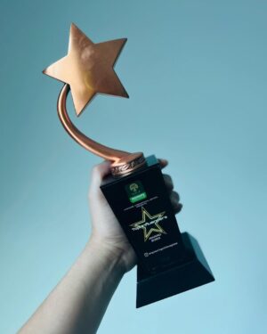 Aleenajijin Instagram - Alhamdulillah… Top Influencer Award 2023 🎖️
Feeling Blessed and Proud 🌟
Thank you @highgateis.dubai for making this beautiful moment
@empoweringwithloveglobal @empoweringwithloveglobal @ajmal_khan_
#topinfluencer #topinfluenceraward #dubai #bestinfluencer2023 #proudmoment #award #awardnight #dubaibestinfluencer