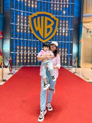Aleenajijin Instagram - 🎬✨ Welcome to the Magical World !! @wbworldyasisland
📍Warner Bros , Abudhabi , Yas Island
🎟️ @headout @headoutuae
#headoutcreators #warnerbros #abudhabi