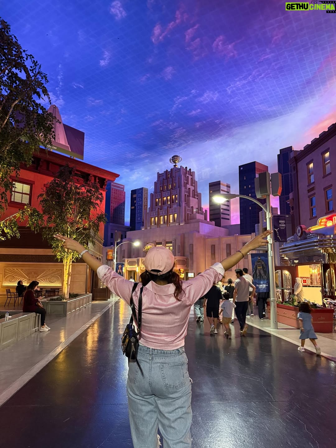 Aleenajijin - 1.4K Likes - 🎬✨ Welcome to the Magical World !! @wbworldyasisland 

📍Warner Bros , Abudhabi , Yas Island
🎟️ @headout @headoutuae 

#headoutcreators #warnerbros #abudhabi