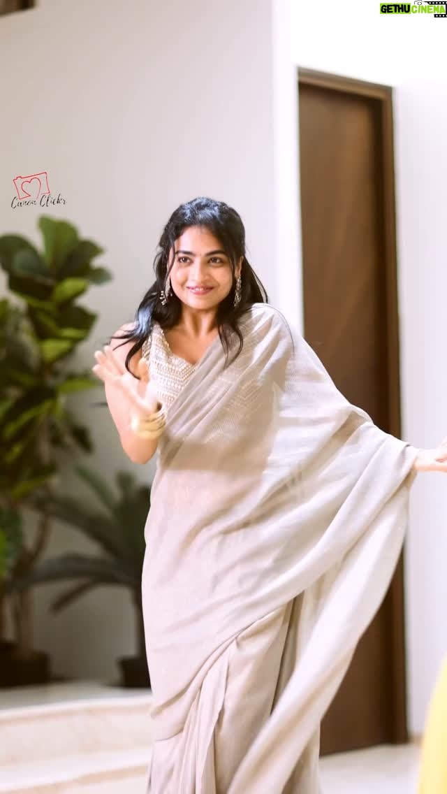 Alekhya Harika - 225.3K Likes - Little late to the trend 🙈🫨 
📸: @a_canon_clicker_ 

#alekhyaharika #reels #trend
