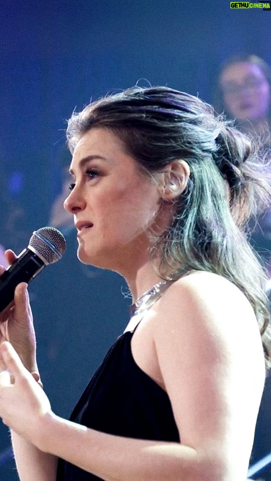 Alessandra Maestrini - 70.6K Likes - No @altashoras de ontem, @alessandramaestrini emocionou o Brasil cantando "Se eu quiser falar com Deus", canção de @gilbertogil! 🎶✨️

Uma interpretação impecável, sensível... dessas que tocam na alma da gente. Brava, bravíssima, BRABA!!! 

E pra quem ficou com gostinho de "quero mais", Alê estará em Belo Horizonte no dia 26/06, quinta-feira, para se apresentar com a @orquestraopus na Mostra Cine Brasil de Música! 

🗓 26 de junho l 21h00

📍Cine Theatro Brasil l Theatro UNIMED BH 

Ingressos no link da bio! Vem!! 

📽 Altas Horas l TV Globo

#alessandramaestrini #tvglobo #gilbertogil #belohorizonte #altashoras