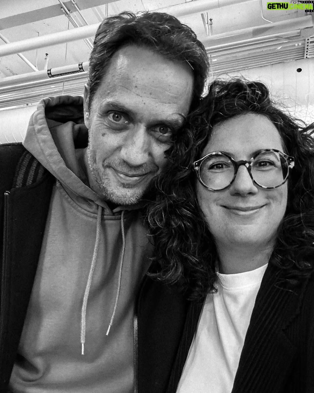 Alexandra Stréliski - 1.9K Likes - Je me suis fait un nouvel ami cette semaine à @c2montreal. @grandcorpsmaladeoff, ce fut un plaisir tout beau et simple de te croiser sur scène pour un instant. Merci pour ce moment. X