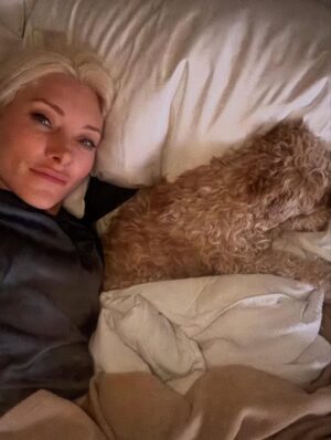 Alexandra Vino Instagram - Sweet Angelí getting used to the travel life. She loves meeting everyone. @dftmovie just wrapped!!!! Congrats to everyone!! 🎥💛🏆 @charlottekirkofficial @travismills_filmmaker