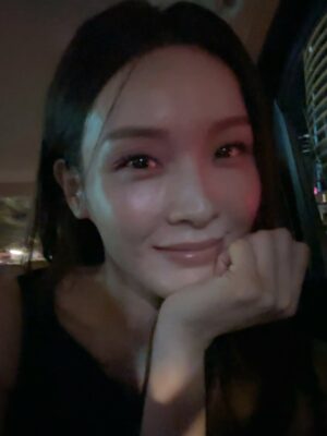 Ali Lee Instagram - 是夜 片段 收拾 斷捨 畫下 填補 感恩❤️

#ALife