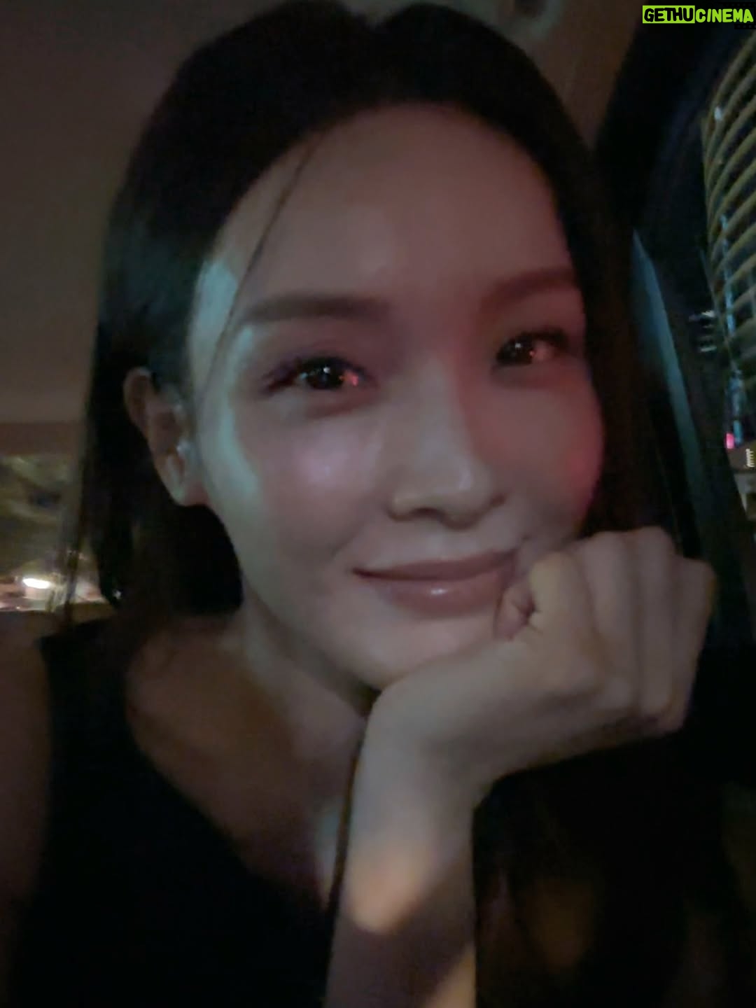 Ali Lee - 30.7K Likes - 是夜 片段 收拾 斷捨 畫下 填補 感恩❤️

#ALife
