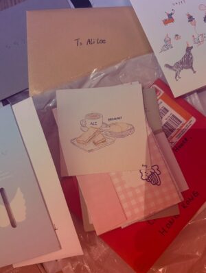 Ali Lee Instagram - 是夜 片段 收拾 斷捨 畫下 填補 感恩❤️

#ALife