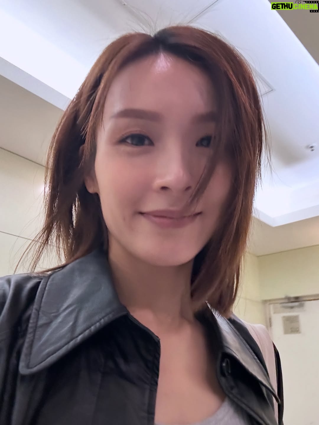Ali Lee - 36K Likes - 每個角色的落幕都留有餘韻 ·

鐵鐵像魚，游走於久哥一家，再不快的事3秒就忘記。
鐵鐵也像牛，當認定一件事後就一頭衝向前不留餘地。
愛她的善執、純粹及渴望美好的憧憬與追求。

《麻雀樂團》𥚃的 情 及人情味，陪伴大家渡過紅雨、黑雨、颱風交替的一個暑假。

如果人與人之間真有最適合的距離，但願我們都擁有心與心最近的彼此，即使不在身邊，也在一直守護。

#張鐵 
#麻雀樂團 
#ALife