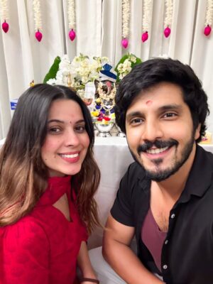 Alice Kaushik Instagram - When God's beautiful creation @alicekaushikofficial decided to create her own Ganpati Bappa. God's child for a reason!! ❤️🥹🧿

How talented are you at this for a 1st timer! Love love loved it Poodle. Very proud of you meri Alu 😘😘😘

#ganpatibappamorya #kdice #picoftheday