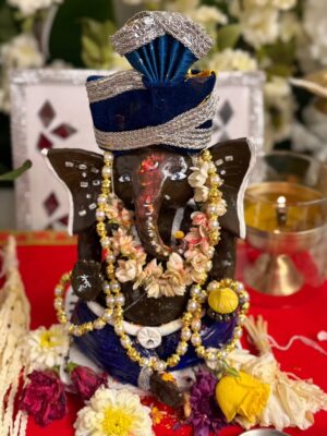 Alice Kaushik Instagram - When God's beautiful creation @alicekaushikofficial decided to create her own Ganpati Bappa. God's child for a reason!! ❤️🥹🧿

How talented are you at this for a 1st timer! Love love loved it Poodle. Very proud of you meri Alu 😘😘😘

#ganpatibappamorya #kdice #picoftheday