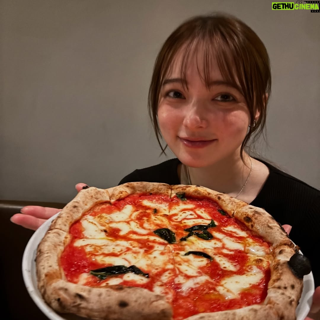 Alisa Sakamaki - 11.3K Likes - 25歳になりました☺️

日頃から応援してくださるファンの皆様。
たくさんお世話になっている関係者の皆様。
時には厳しくも愛に溢れている事務所のみんな。
誕生日を一緒に過ごしてくれた高校からの大好きな親友ちゃん。

毎年、「こんな幸せなことがあっていいのかな」を実感している日です☺️

こうしてここまで一歩一歩進んでこられたこと、心から楽しんで毎日を送れていること、全てに感謝です。

ママとパパありがとう☺️
坂巻家に生まれて来れて幸せだよ！！！

ファンの皆様、
これからも私らしく頑張るので、どうぞ末長くよろしくね！笑

みんながずーーっとハッピーでいられますように☺️🔥

髪の毛ちょこっとボンバー💣だけど許してね！！^_^
なんてったって誕生日だからね！！！！大目観て！！笑🥹
