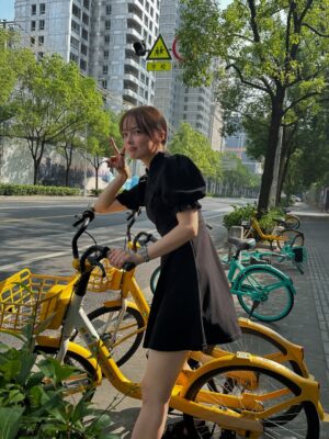 Alisa Sakamaki Instagram - 上海はたーーーーくさんレンタル自転車が置いてありました🚲🚲

あまり観光する時間なかったから、今度は旅行で行きたいな〜☺️

#坂巻有紗 
#上海
