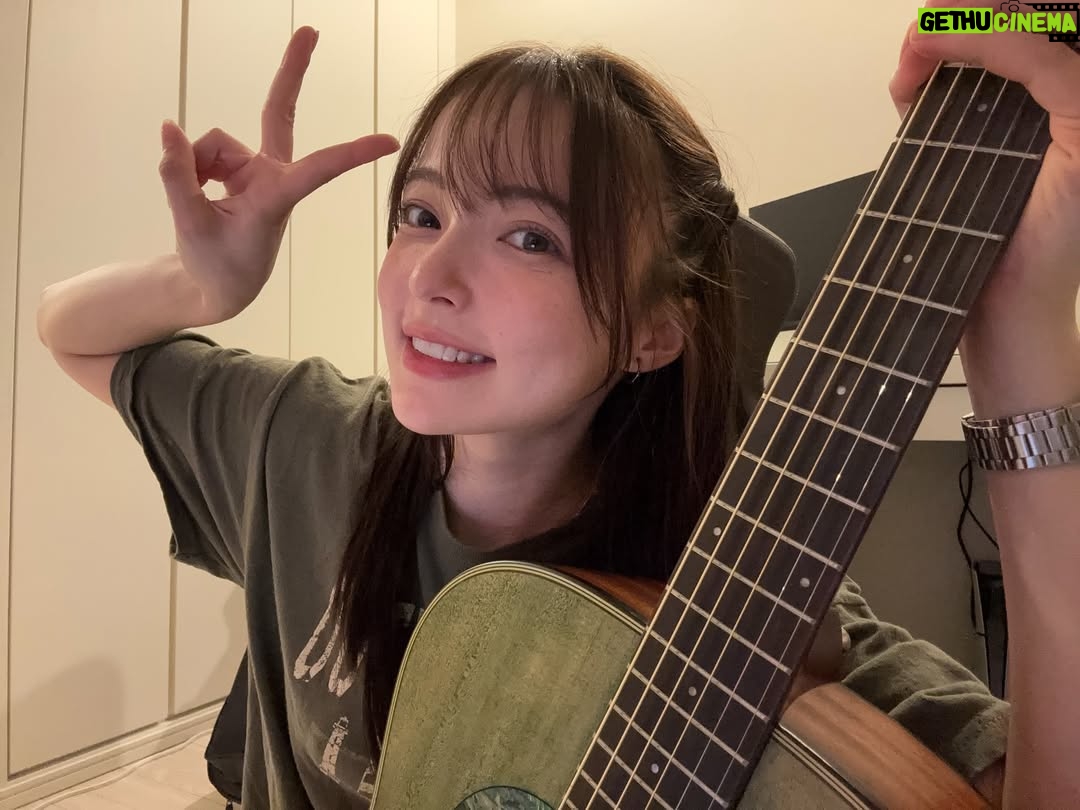 Alisa Sakamaki - 8.4K Likes - 今日も今日とてギター練習🎸

最近は音楽に対して以前よりも、もっともっと熱の入った接し方ができています🔥
楽しい！

みんなに素敵な報告ができるように頑張るよおおお🎸

#坂巻有紗 
#ギター