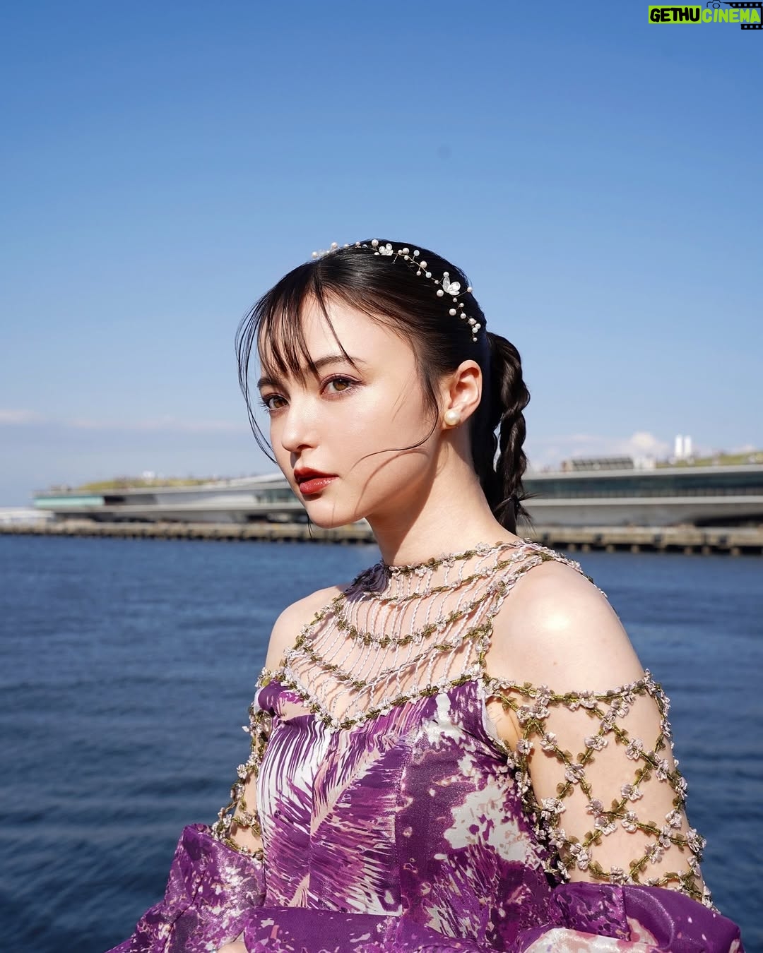 Alisa Sakamaki - 13.6K Likes - 本日は私にとって二回目の横浜国際映画祭に参加させていただきました✨
レッドカーペットも歩かせていただいて、とても幸せでした！
見に来てくれた皆様、ありがとうございました！
短編映画「悲しみと怒り」ぜひみてねー！！
5月6日に横浜ジャック&ベティにて舞台挨拶も行います🎬
お待ちしております！

こちらのかわいいお洋服は、ZINKATOさんのものです！
ありがとうございました✨💜

ヘアメイク
@hairmake.sw ❤️

#横浜国際映画祭 
#横浜
#映画祭