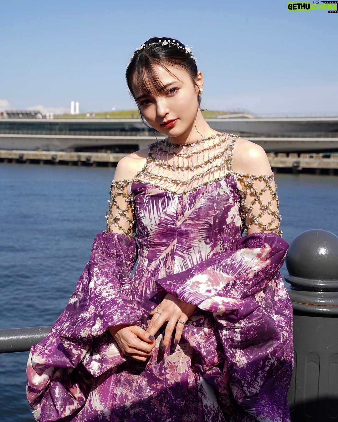 Alisa Sakamaki - 13.6K Likes - 本日は私にとって二回目の横浜国際映画祭に参加させていただきました✨
レッドカーペットも歩かせていただいて、とても幸せでした！
見に来てくれた皆様、ありがとうございました！
短編映画「悲しみと怒り」ぜひみてねー！！
5月6日に横浜ジャック&ベティにて舞台挨拶も行います🎬
お待ちしております！

こちらのかわいいお洋服は、ZINKATOさんのものです！
ありがとうございました✨💜

ヘアメイク
@hairmake.sw ❤️

#横浜国際映画祭 
#横浜
#映画祭