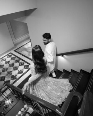 Alisha Prajapati Instagram - This right here? This is peak engagement goals. The style, the smiles, the love... everything!😍❤️

Couple: @alishaprajapati thekushshah 
Outfit: @samta_gaudani
Makeup, Hair & Jewellery: @sejal_savaliya22 
Nails: @daisynailstudio
Mehendi Artist: @rima_mehndi_art
Styled by: @idivyeshtalaviya @styledbydivyesh
Assisted by: @ianjali_patel
Photographer: @sarvasvabymanthan 
Venue: @thehillock_ahmedabad

(Engagement , Engagement look. Engagement Outfit, Couple Goals)