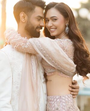 Alisha Prajapati Instagram - He Asked,And She Said Yes To Forever.🥹🧿♥️
.
Styled Our Gorgeous @alishaprajapati 🫶🏻
Styled by:- @idivyeshtalaviya 
Wearing:- @samta_gaudani 
HMUA:- @sejal_savaliya22
📸:- @sarvasvabymanthan 
Styling Team:- @styledbydivyesh @ianjali_patel 
@vaidehi1312
