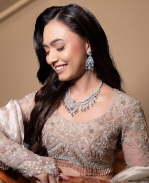 Alisha Prajapati Instagram - He Asked,And She Said Yes To Forever.🥹🧿♥️
.
Styled Our Gorgeous @alishaprajapati 🫶🏻
Styled by:- @idivyeshtalaviya 
Wearing:- @samta_gaudani 
HMUA:- @sejal_savaliya22
📸:- @sarvasvabymanthan 
Styling Team:- @styledbydivyesh @ianjali_patel 
@vaidehi1312