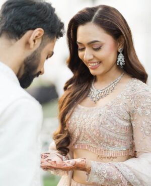 Alisha Prajapati Instagram - He Asked,And She Said Yes To Forever.🥹🧿♥️
.
Styled Our Gorgeous @alishaprajapati 🫶🏻
Styled by:- @idivyeshtalaviya 
Wearing:- @samta_gaudani 
HMUA:- @sejal_savaliya22
📸:- @sarvasvabymanthan 
Styling Team:- @styledbydivyesh @ianjali_patel 
@vaidehi1312