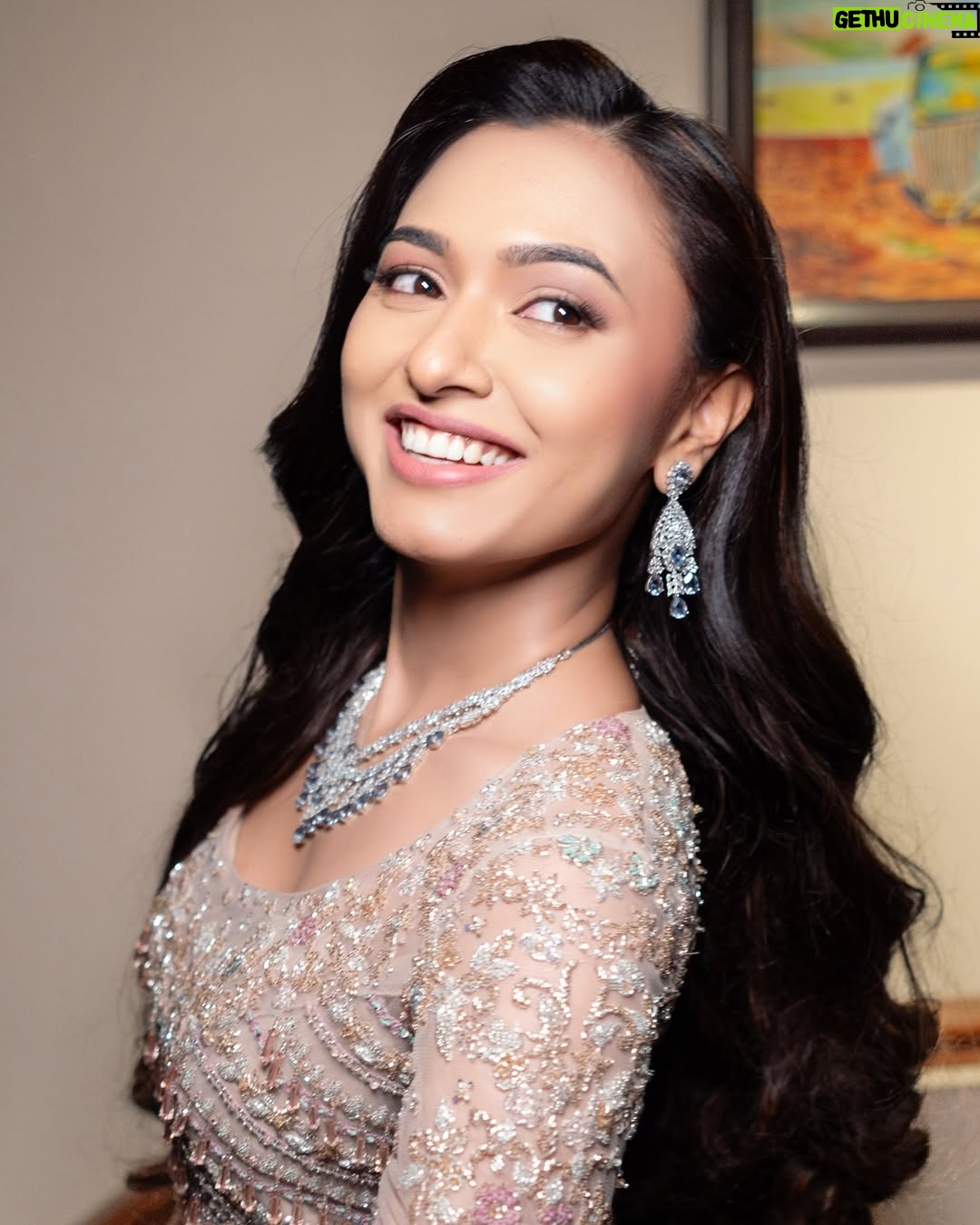 Alisha Prajapati - 793 Likes - A little sparkle, a lot of love🥹🫶🏻 
@alishaprajapati ♥️
.
Styled by:- @idivyeshtalaviya 
Outfit by:- @samta_gaudani 
HMUA:- @sejal_savaliya22 
Nails by:- @daisynailstudio 
Styling Team:- @styledbydivyesh @vaidehi1312 
📸:- @sarvasvabymanthan 
#styledbydivyesh💫