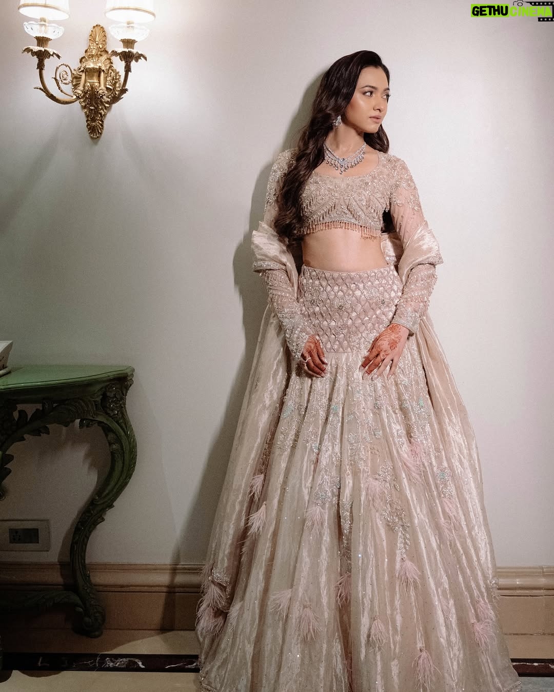 Alisha Prajapati - 793 Likes - A little sparkle, a lot of love🥹🫶🏻 
@alishaprajapati ♥️
.
Styled by:- @idivyeshtalaviya 
Outfit by:- @samta_gaudani 
HMUA:- @sejal_savaliya22 
Nails by:- @daisynailstudio 
Styling Team:- @styledbydivyesh @vaidehi1312 
📸:- @sarvasvabymanthan 
#styledbydivyesh💫