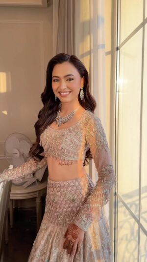 Alisha Prajapati Instagram - All that our bride @alishaprajapati asked for :
We are mesmerized by the ethereal beauty of @alishaprajapati soft rose gold and a touch of peach-mauve eyeshadow, creating a gaze that speaks of timeless elegance and modern charm. 

Every blink, every glance, radiates grace, making this moment feel like pure magic✨

#AhmedabadWedding

HMUA : @sejal_savaliya22 & Team
Outfit : @samta_gaudani 
Styled by : @styledbydivyesh
  @idivyeshtalaviya