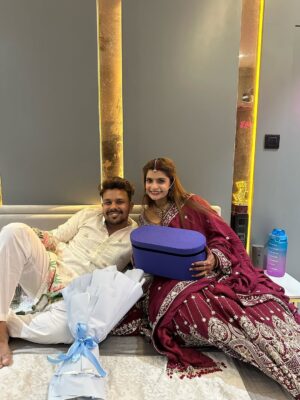 Alisha Rajput Instagram - 1 karwachauth was soo special thanku soo much @oye_indori  for always supporting me , treating me like queen 😘😘❤️ and Dyson hi kya bolu 😍😍😍 Thanku Thanku 😘😘