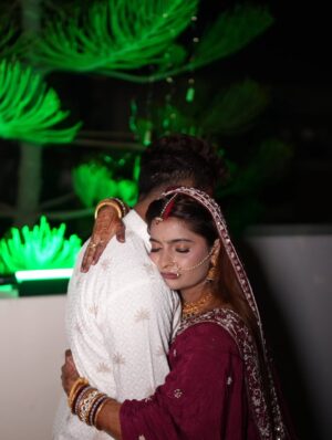 Alisha Rajput Instagram - 1 karwachauth was soo special thanku soo much @oye_indori  for always supporting me , treating me like queen 😘😘❤️ and Dyson hi kya bolu 😍😍😍 Thanku Thanku 😘😘