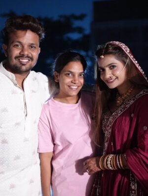 Alisha Rajput Instagram - 1 karwachauth was soo special thanku soo much @oye_indori  for always supporting me , treating me like queen 😘😘❤️ and Dyson hi kya bolu 😍😍😍 Thanku Thanku 😘😘