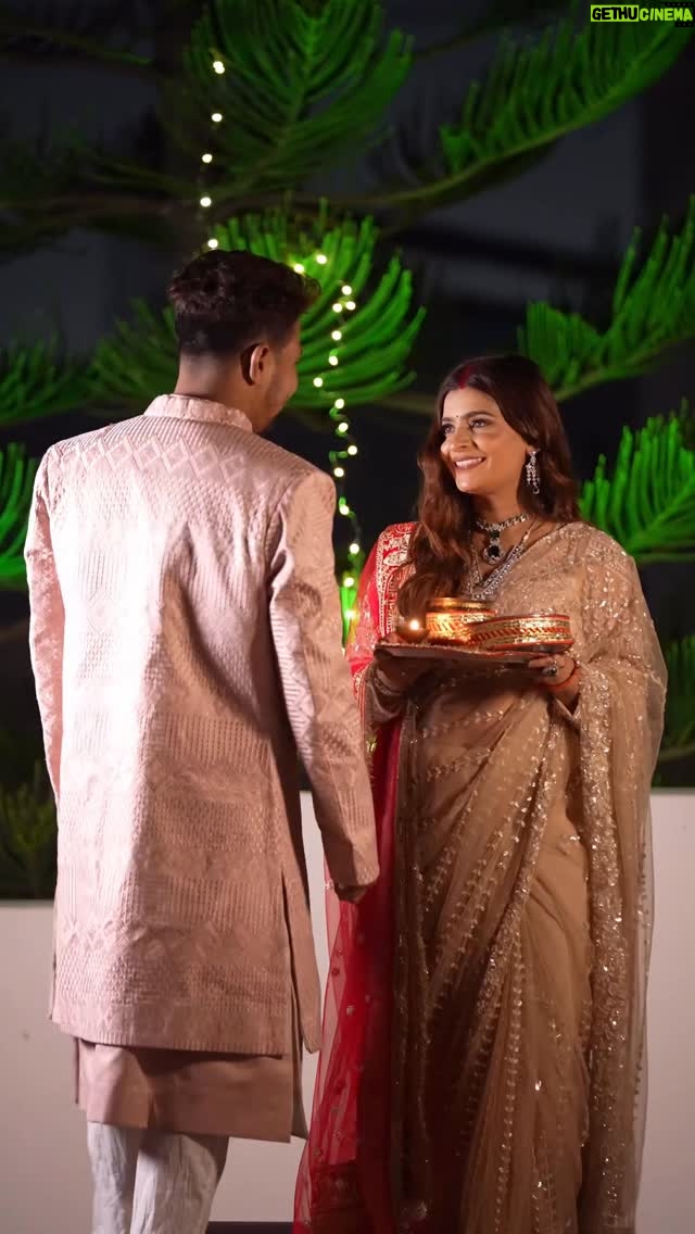 Alisha Rajput - 332.8K Likes - Happy karwachauth @oye_indori 

Makeup @makeupartist_payal_ 

DOP @_.ksg_photography._ 

#karwachauth #rosha