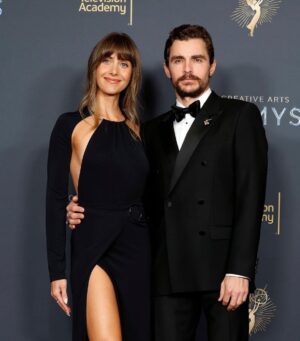 Alison Brie Instagram - So proud of my hot, talented husband for his hilarious, nominated turn in THE STUDIO! I’ll be your  1 anytime, baby. 😘 Congrats to all the nominees and winners last night! ✨✨