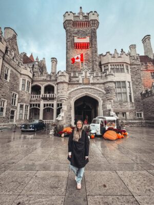 Alison Mandel Instagram - Primer día en Toronto 🍁 
Conociendo a los comediantes y recorriendo la hermosa ciudad.
Quedan unas poquitas entradas para el Domingo 💝 por si anda por estos lados…