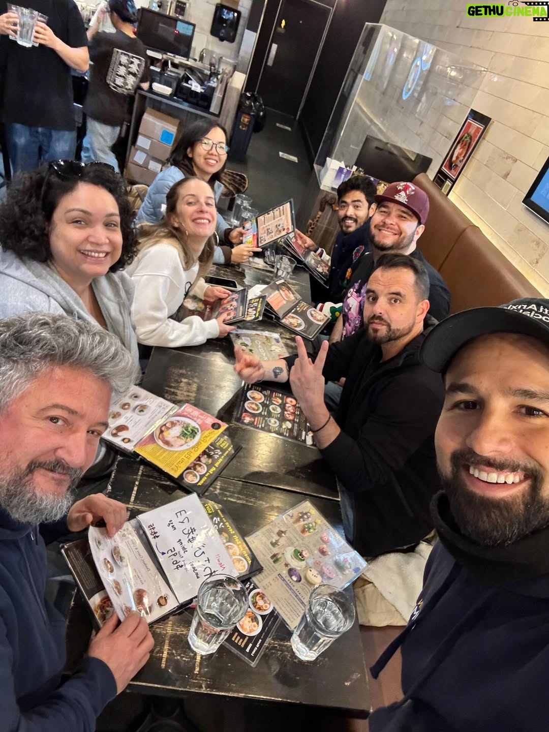 Alison Mandel - 61K Likes - Primer día en Toronto 🍁 
Conociendo a los comediantes y recorriendo la hermosa ciudad.
Quedan unas poquitas entradas para el Domingo 💝 por si anda por estos lados…
