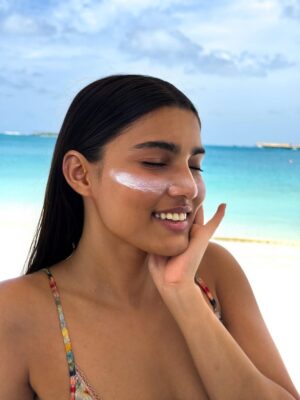 Alizeh Agnihotri Instagram - 🤎 life was better tanned 🤎