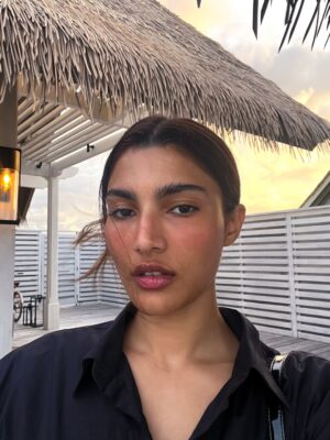 Alizeh Agnihotri Instagram - 🤎 life was better tanned 🤎