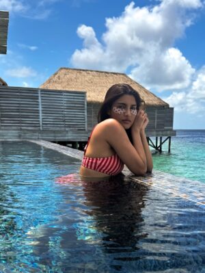 Alizeh Agnihotri Instagram - 🤎 life was better tanned 🤎
