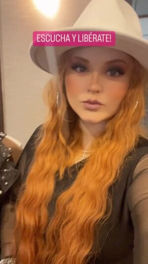 Allisson Lozz Instagram - Escucha y LIBÉRATE 💖
A algunas personas les puede costar entender que persigas tus sueños y metas de vida y hasta puede que te hagan sentir mal por que lo hagas , pero NO ES PERSONAL ! Y TÚ NO ESTÁS MAL !
Si se normalizara la idea de que todos podemos perseguir y luchar por las cosas que nos harán sentir realizados , todo sería muy diferente …
Pero tal vez eso no suceda , así que sigue por ti , arriésgate y enseña a los tuyos a hacer lo mismo así como yo sigo enseñando a mis hijas 💫
Las palabras mueven , pero el ejemplo arrastra 🦾☀️
Mis bebés no son ni serán conformistas en ningún sentido , eso lo puedo asegurar ✨
• Acompañar a mi nueva compañía en 2 de las 12 ciudades donde fue el tour de oportunidad fue genial ! Y aquí una recopilación de tan lindos momentos ✨