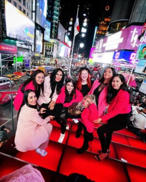 Allisson Lozz Instagram - Primer Noche en 🅽🅴🆆 🆈🅾🆁🅺 celebrando a las 𝐜𝐨𝐧𝐬𝐮𝐥𝐭𝐨𝐫𝐚𝐬 𝐄𝐬𝐭𝐫𝐞𝐥𝐥𝐚 🌟
🇺🇸 🇵🇷 🇲🇽 🇨🇴 🇵🇪
.
.
.
.
.
.
.
.
.
.
#newyork
#allissongtz
#mujeresemprendedoras
#usa #puertorico #mexico #colombia #peru