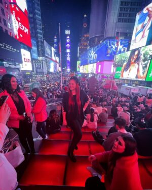 Allisson Lozz Instagram - Primer Noche en 🅽🅴🆆 🆈🅾🆁🅺 celebrando a las 𝐜𝐨𝐧𝐬𝐮𝐥𝐭𝐨𝐫𝐚𝐬 𝐄𝐬𝐭𝐫𝐞𝐥𝐥𝐚 🌟
🇺🇸 🇵🇷 🇲🇽 🇨🇴 🇵🇪
.
.
.
.
.
.
.
.
.
.
#newyork
#allissongtz
#mujeresemprendedoras
#usa #puertorico #mexico #colombia #peru