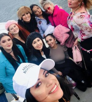 Allisson Lozz Instagram - Este viaje de Estrellas 🌟 se voló la barda …
por eso las llame 𝐓𝐫𝐚𝐯𝐚𝐜𝐚𝐜𝐢𝐨𝐧𝐞𝐬, se supone que vamos a trabajar pero cómo nos la pasamos bien 😜 Y esta es solo la parte -2 ya les iré subiendo lo que falta 💞#lovemyjob
Te ayudo a emprender en
🇺🇸 🇵🇷 🇲🇽 🇨🇴 🇵🇪
Mándame mensaje privado 🌟
.
.
.
.
.
.
.
.
.
.
#travacaciones
#allissongtz
#mujeresemprendedoras
#usa #puertorico #mexico #colombia #peru