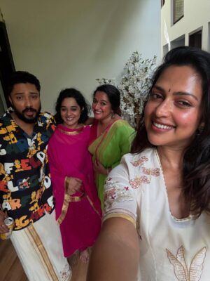 Amala Paul Instagram - Happy Onam 🌼🌼🌼💛💛💛🧿🧿🧿

#happyonam #onam2025 #love #grateful #friends