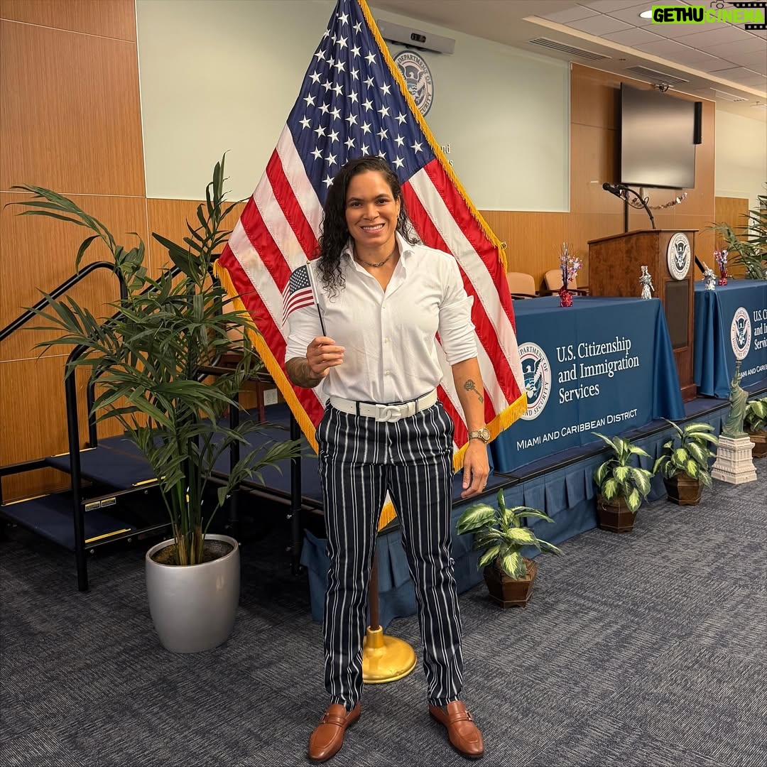 Amanda Nunes - 52.5K Likes - Now, I’m also an American citizen / Agora, também sou cidadã Americana. 🙏🏼