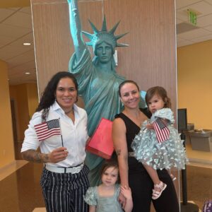 Amanda Nunes Instagram - Now, I’m also an American citizen / Agora, também sou cidadã Americana. 🙏🏼