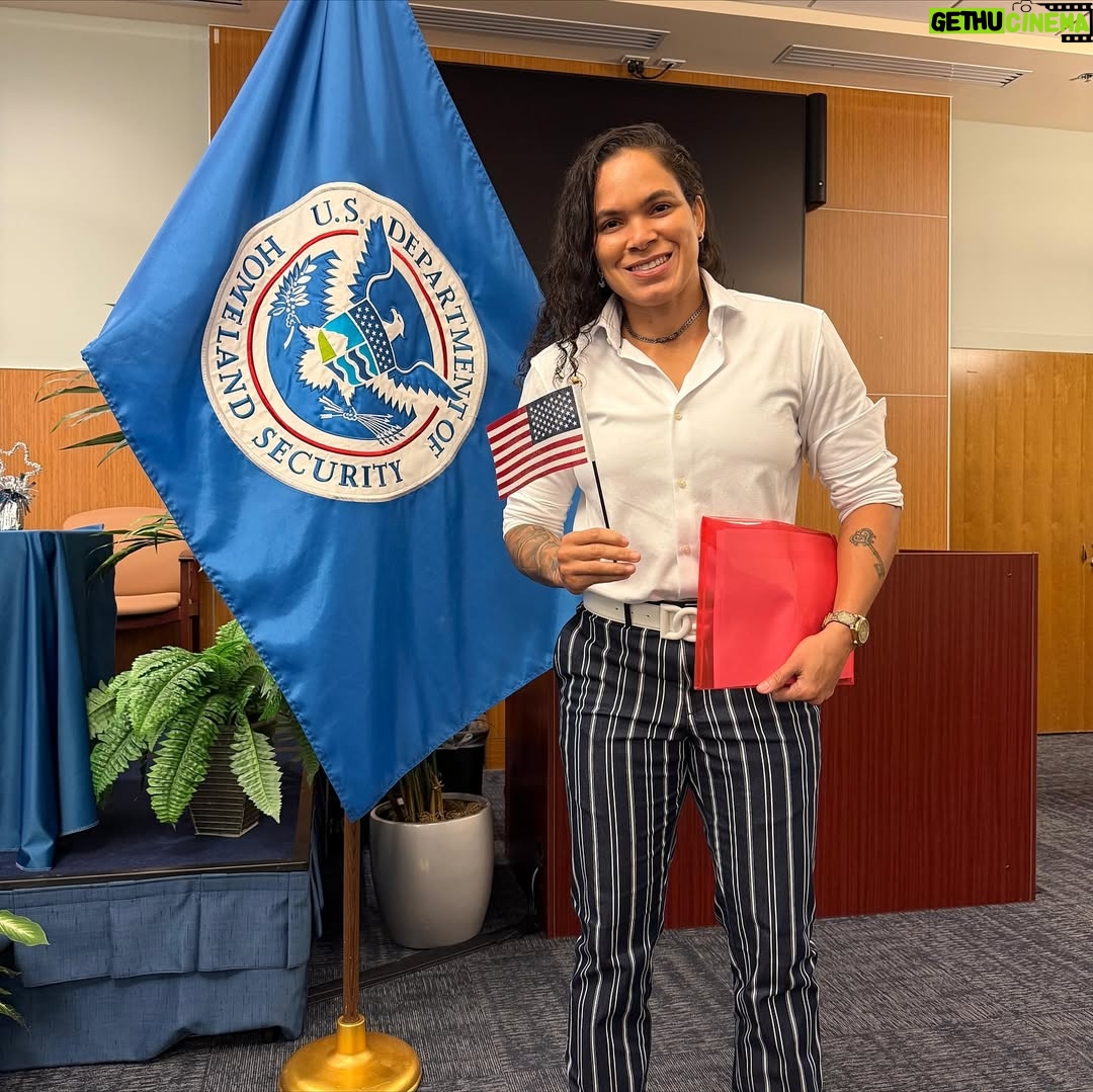 Amanda Nunes - 52.5K Likes - Now, I’m also an American citizen / Agora, também sou cidadã Americana. 🙏🏼
