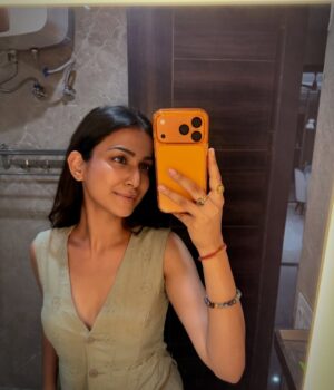 Amandeep Sidhu Instagram - Feeling like myself after really long✨
.
.
.
.
#amandeepsidhu #randomselfie #ghafoor #toodles