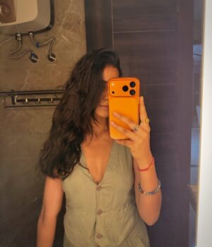 Amandeep Sidhu Instagram - Feeling like myself after really long✨
.
.
.
.
#amandeepsidhu #randomselfie #ghafoor #toodles