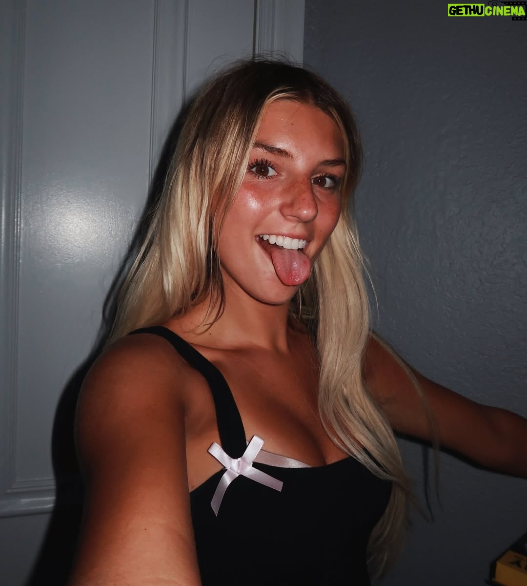 Ambie Bambii - 7K Likes - sugar on my tongue !!