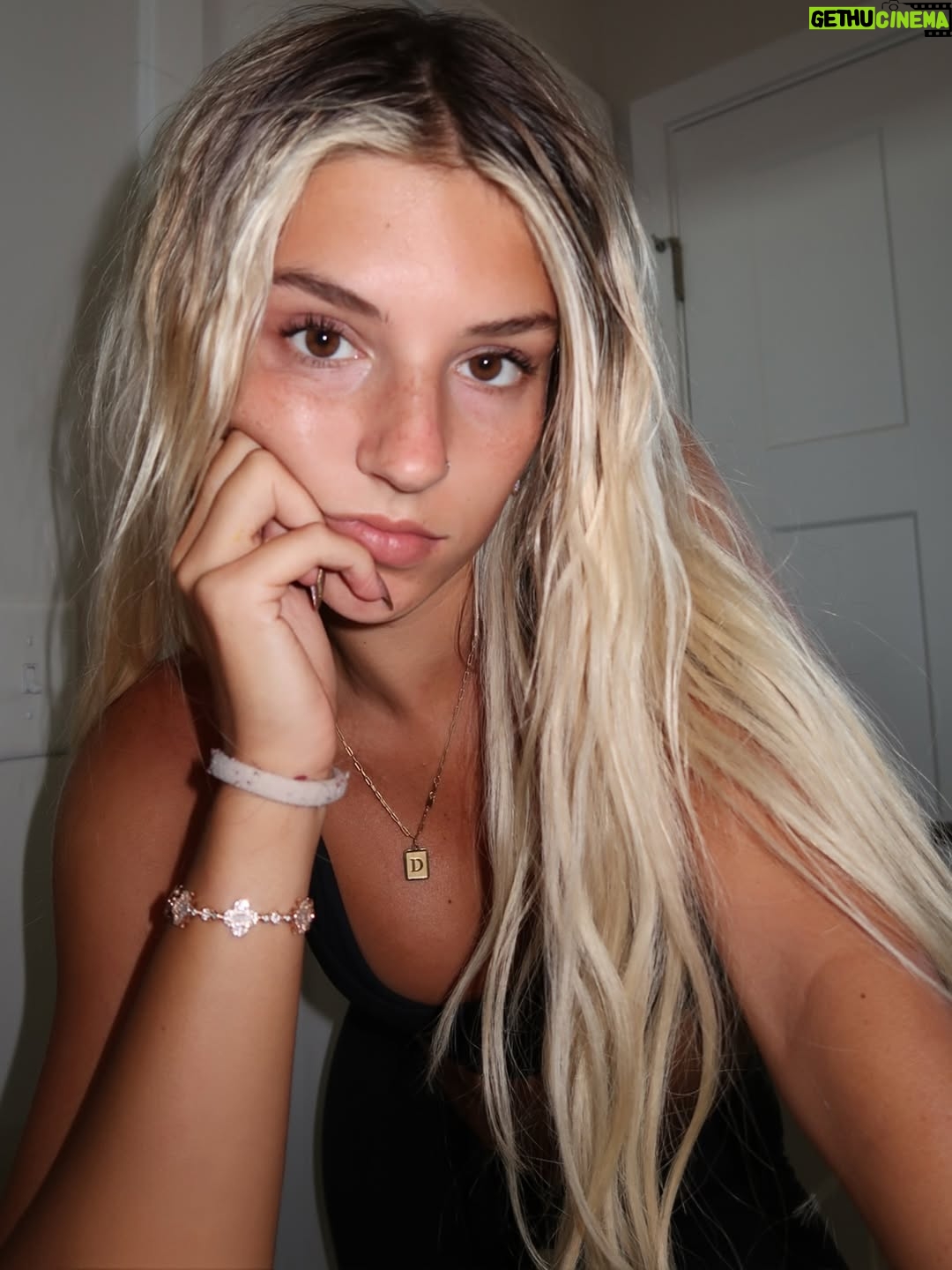 Ambie Bambii - 10.4K Likes - close up & personal